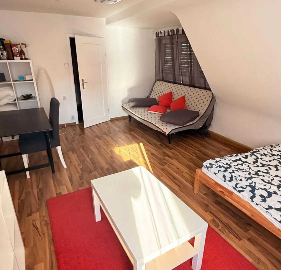 Ruhige 2 Zimmerwohnung-Wohnung Stuttgart kontakter
